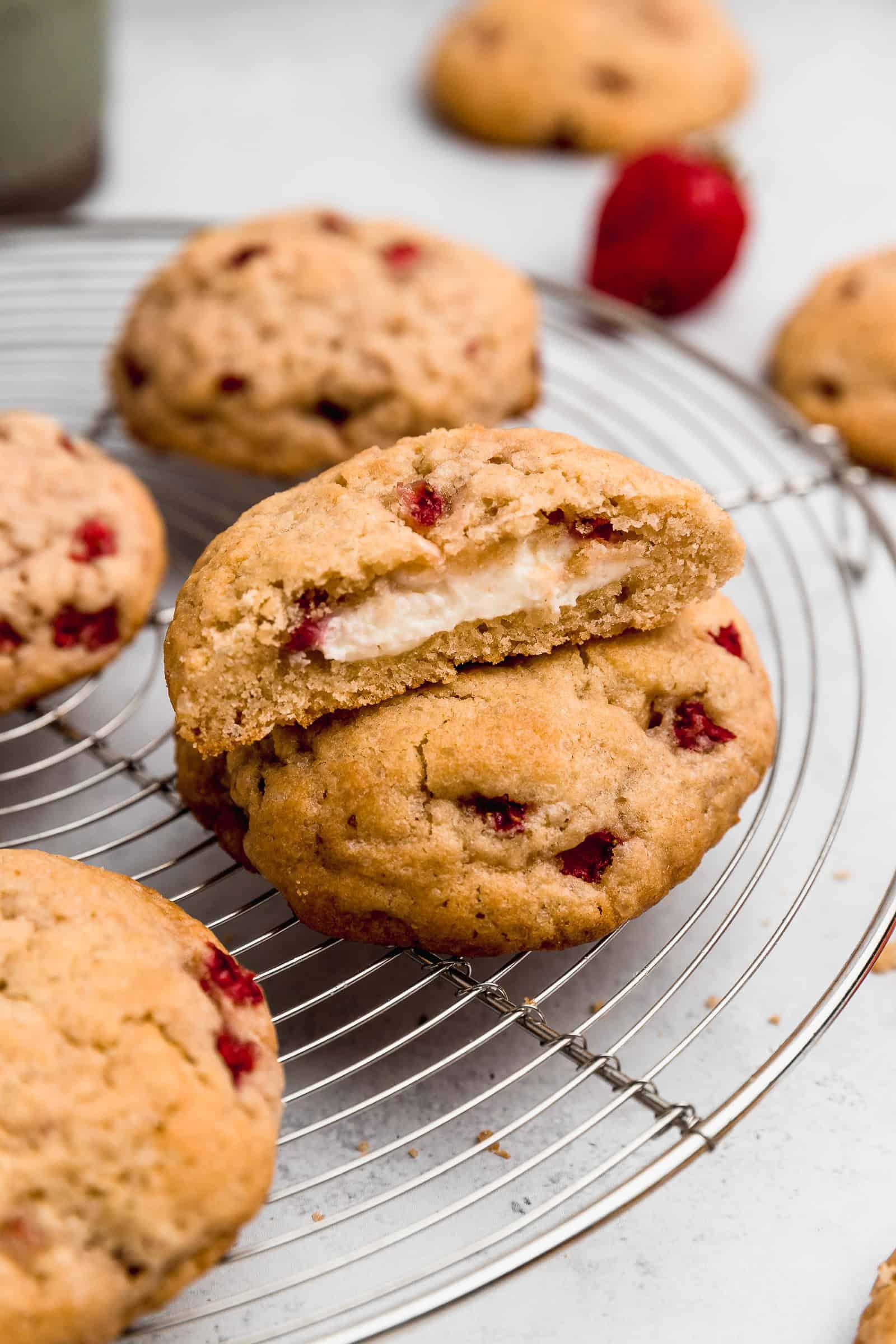 Strawberry Cheesecake Cookies