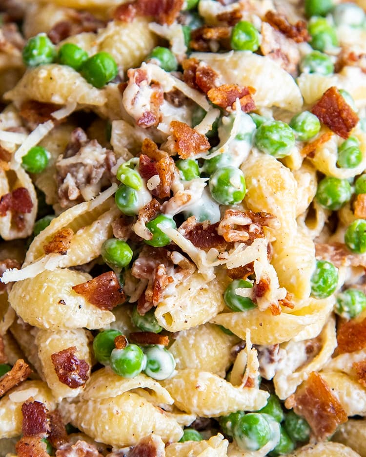 Creamy Pasta Salad: A Hearty Side with Bacon and Peas