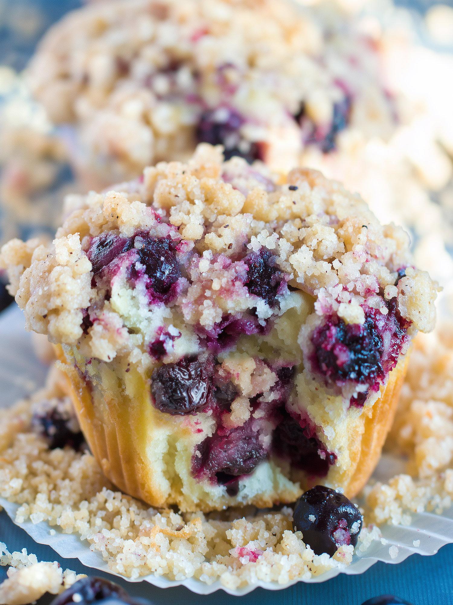 Blueberry Muffins with Streusel Crumb Topping