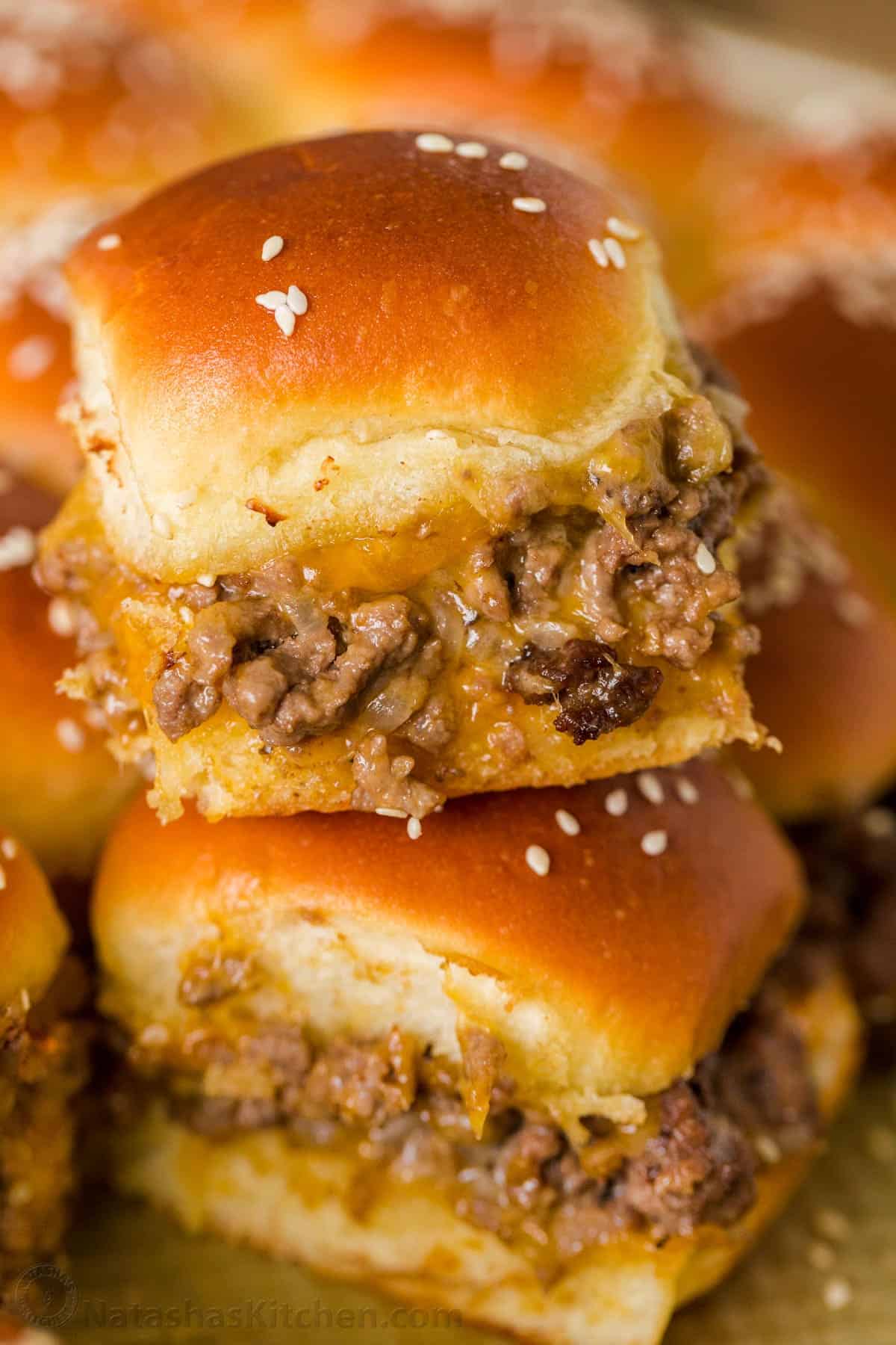 Cheeseburger Sliders with Juicy Beef and Golden Sesame Rolls