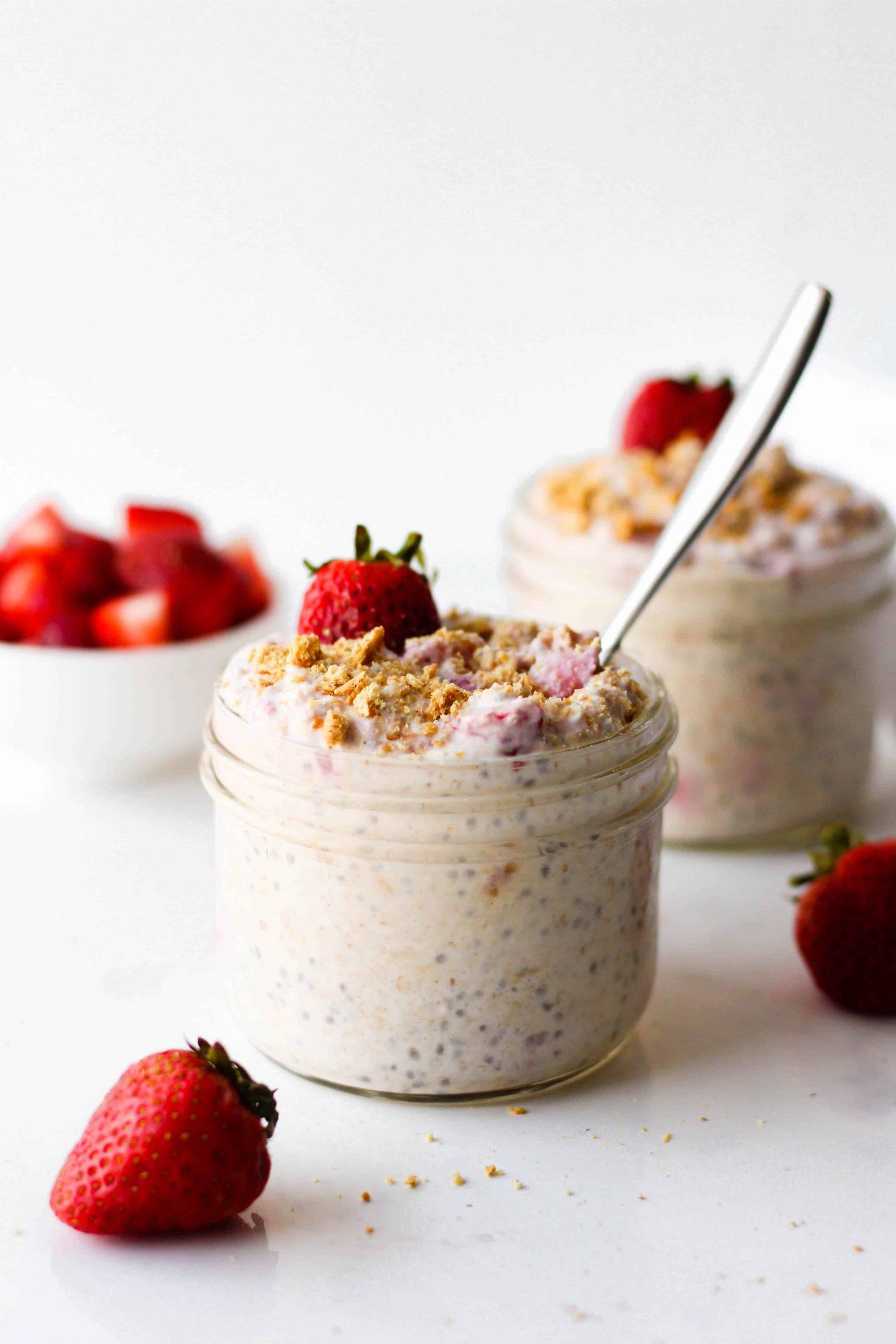 Nutritious Strawberry Cheesecake Overnight Oats